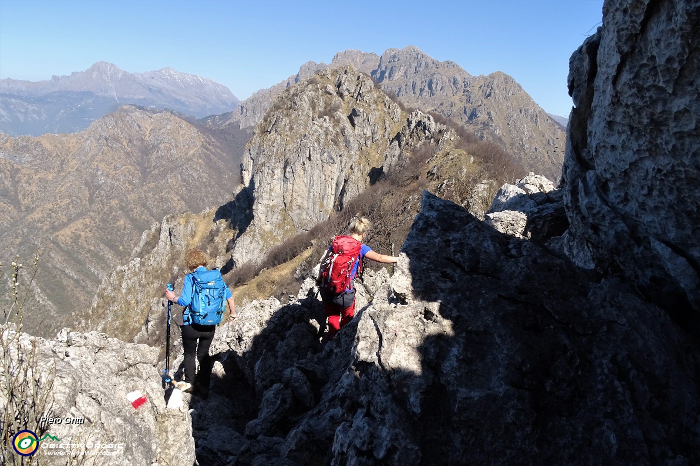 53 Passaggio impegnativo tra roccioni ....JPG
